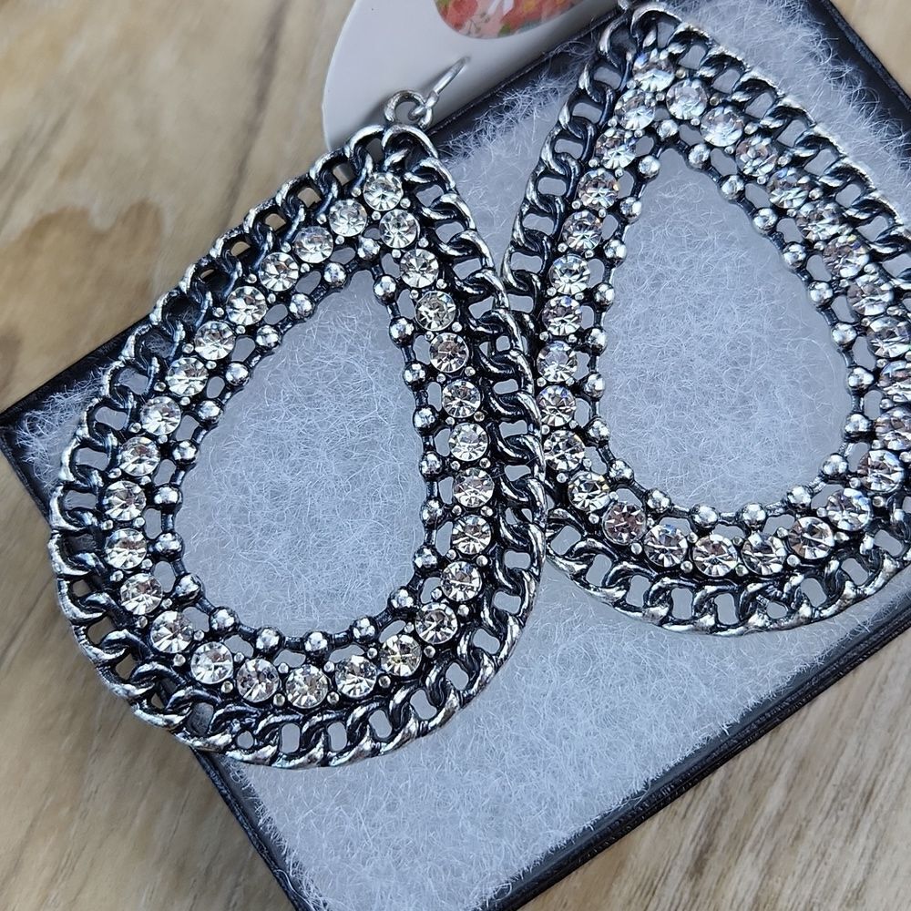 🩵NWOT Premier Crystal Chic Rhinestone Teardrop Earrings